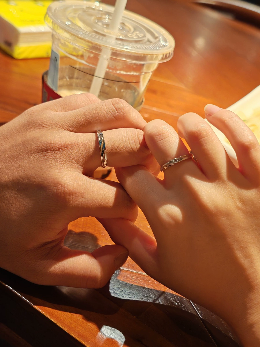 Möbius Twist Sterling Silver Couple Rings – Minimalist Anniversary Gift