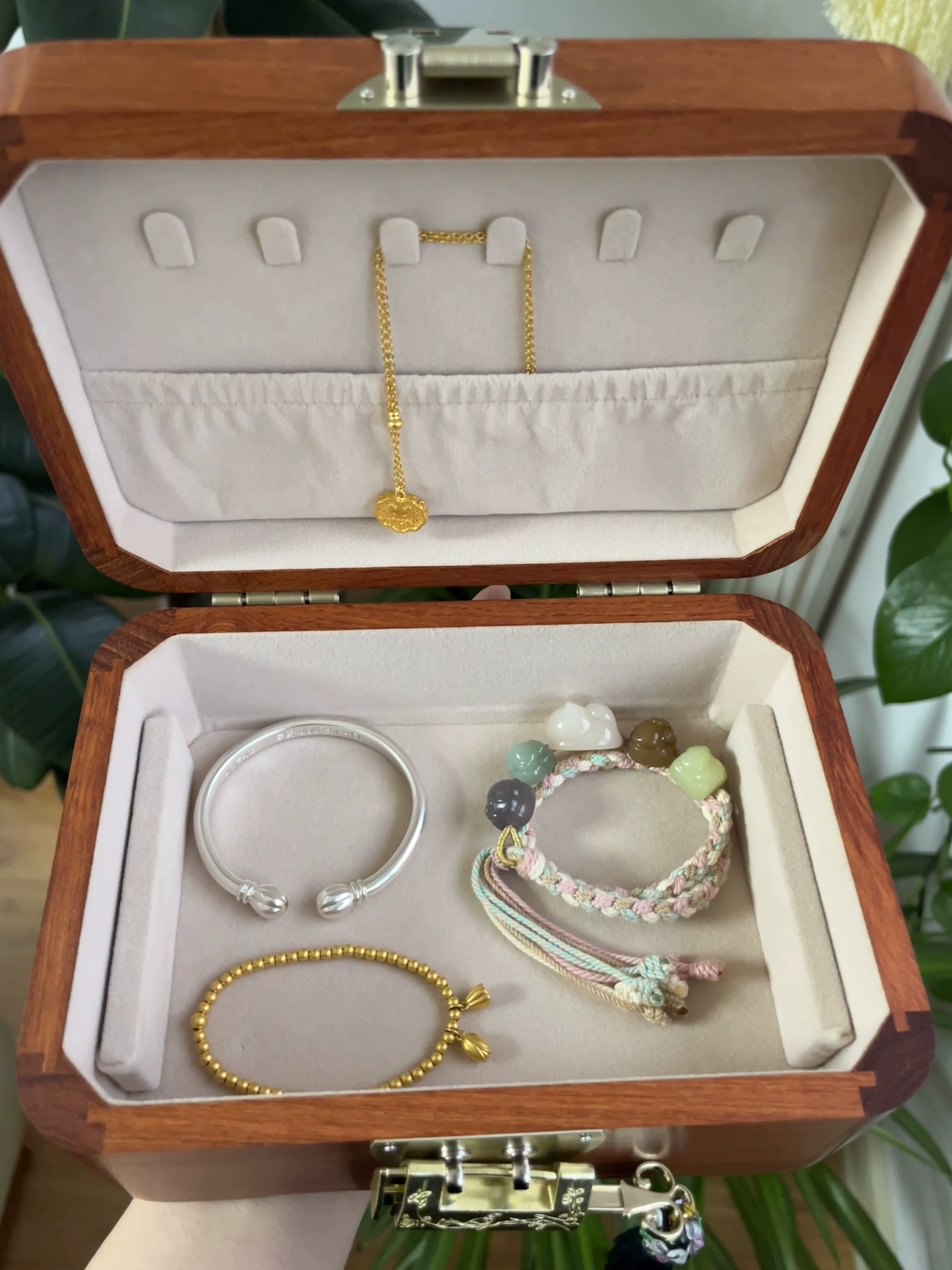 Caixa para Joias em Pau-santo – Estojo Retro em Madeira Maciça com Fecho para Presentes de Casamento