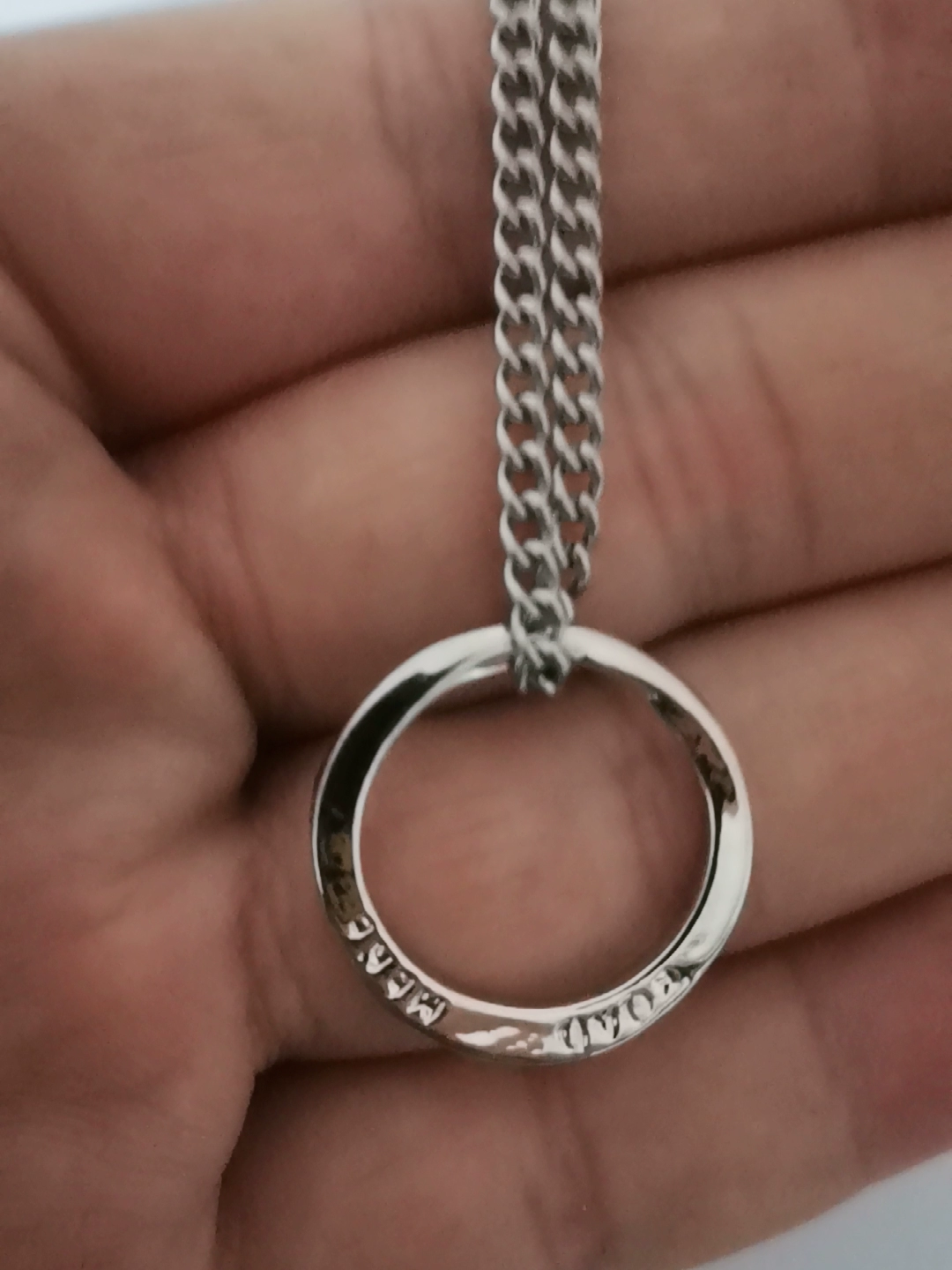 Colar com Pendente Möbius – Corrente Chicote em Prata Joia em Aço Titânio para Homem e Mulher