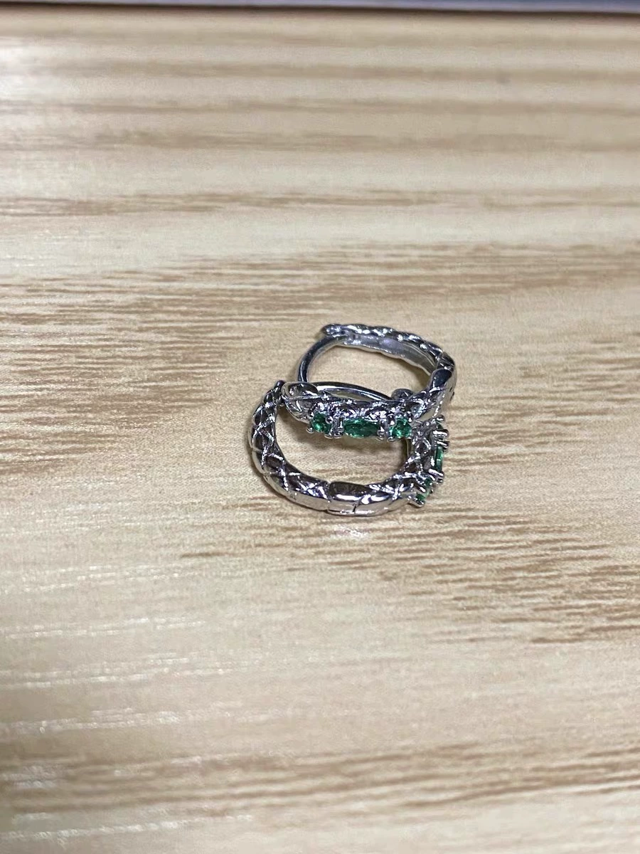 Ormörhängen i sterlingsilver – Unik design med ett öra för män