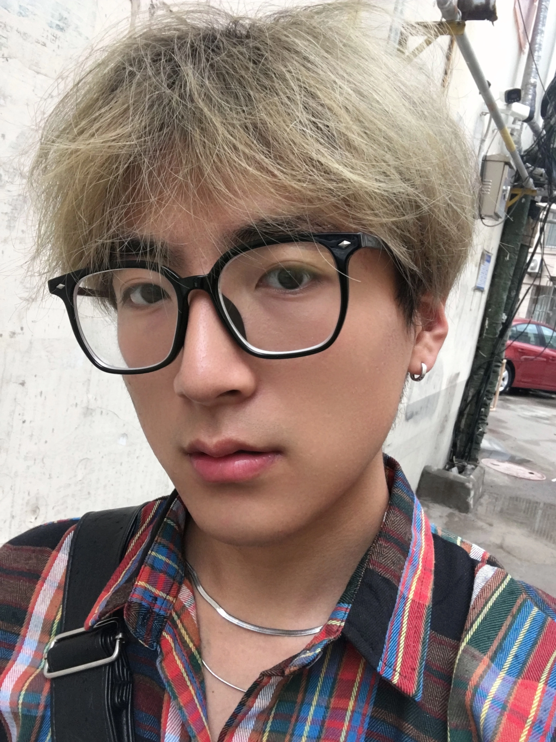 Brincos de Argola para Homem em Prata de Lei – Alça e Tacha Minimalistas para Orelha Única