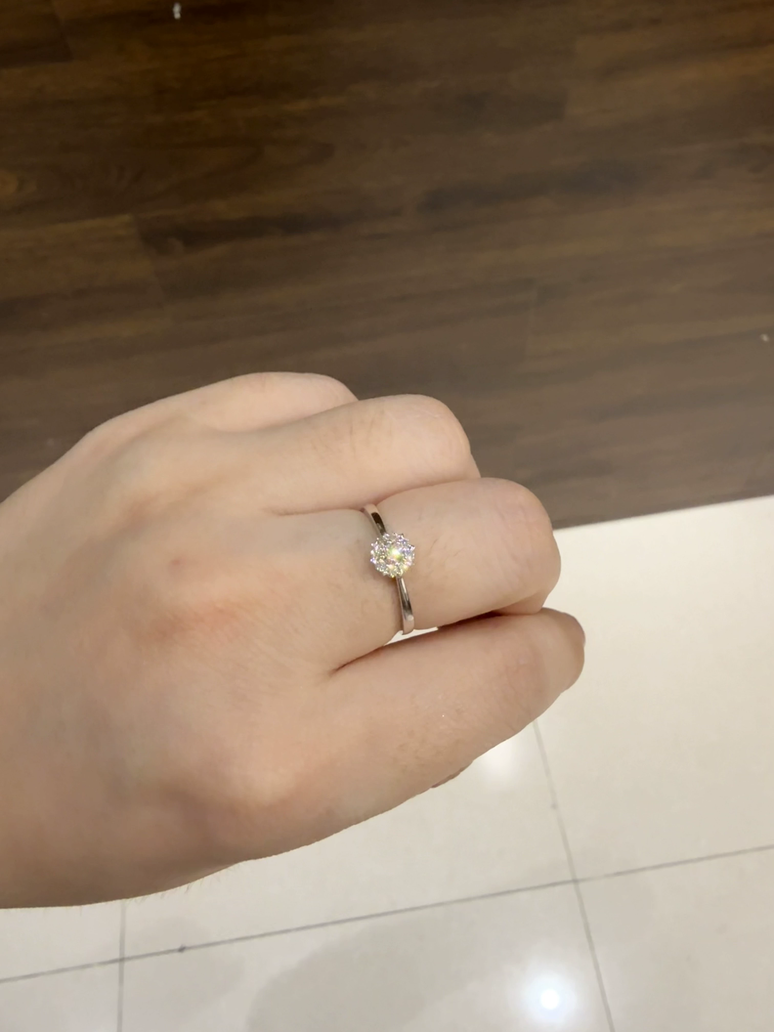 Floral Platinum Diamond Ring – 0.5–1 Carat Romantic Proposal Jewelry